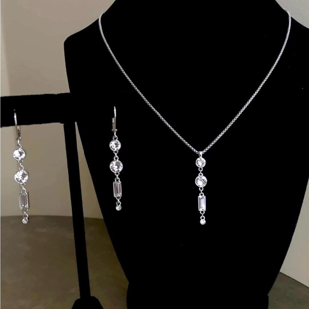 Touchstone Crystal Pathways Necklace and Silver Earring Set